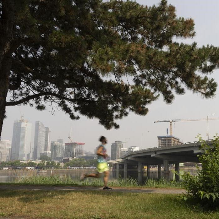 Smog, air quality alerts in place across much of Quebec as wildfires continue to burn